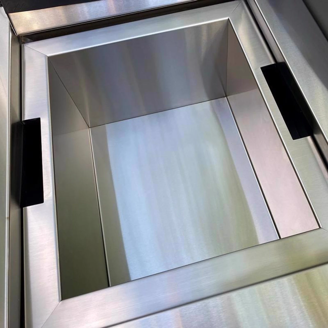 TYTUS 4 Burner Liquid Propane Grill 4 TYTUS 4 Burner Liquid Propane Grill - Image 4