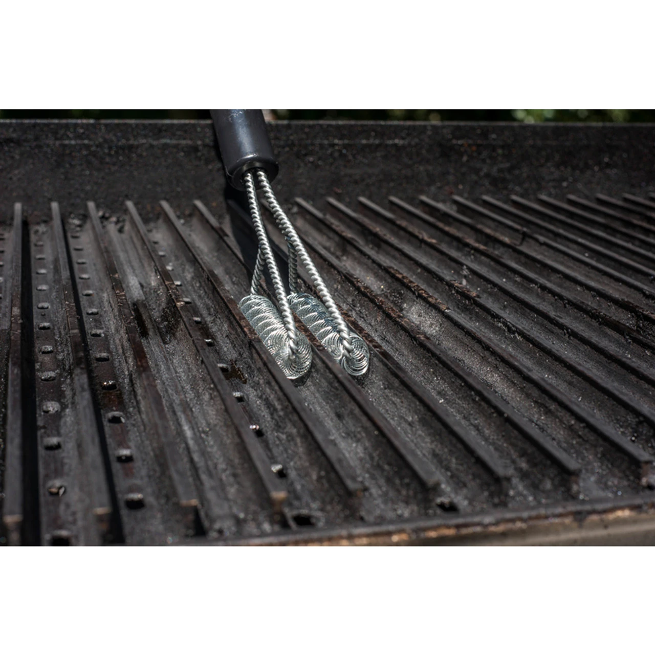 GrillGrate Stainless Steel Black Grill Brush 2 GrillGrate Stainless Steel Black Grill Brush - Image 2